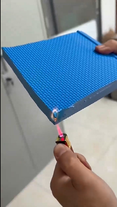 ���̰���